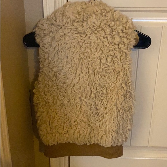 fur vest - Picture 2 of 3